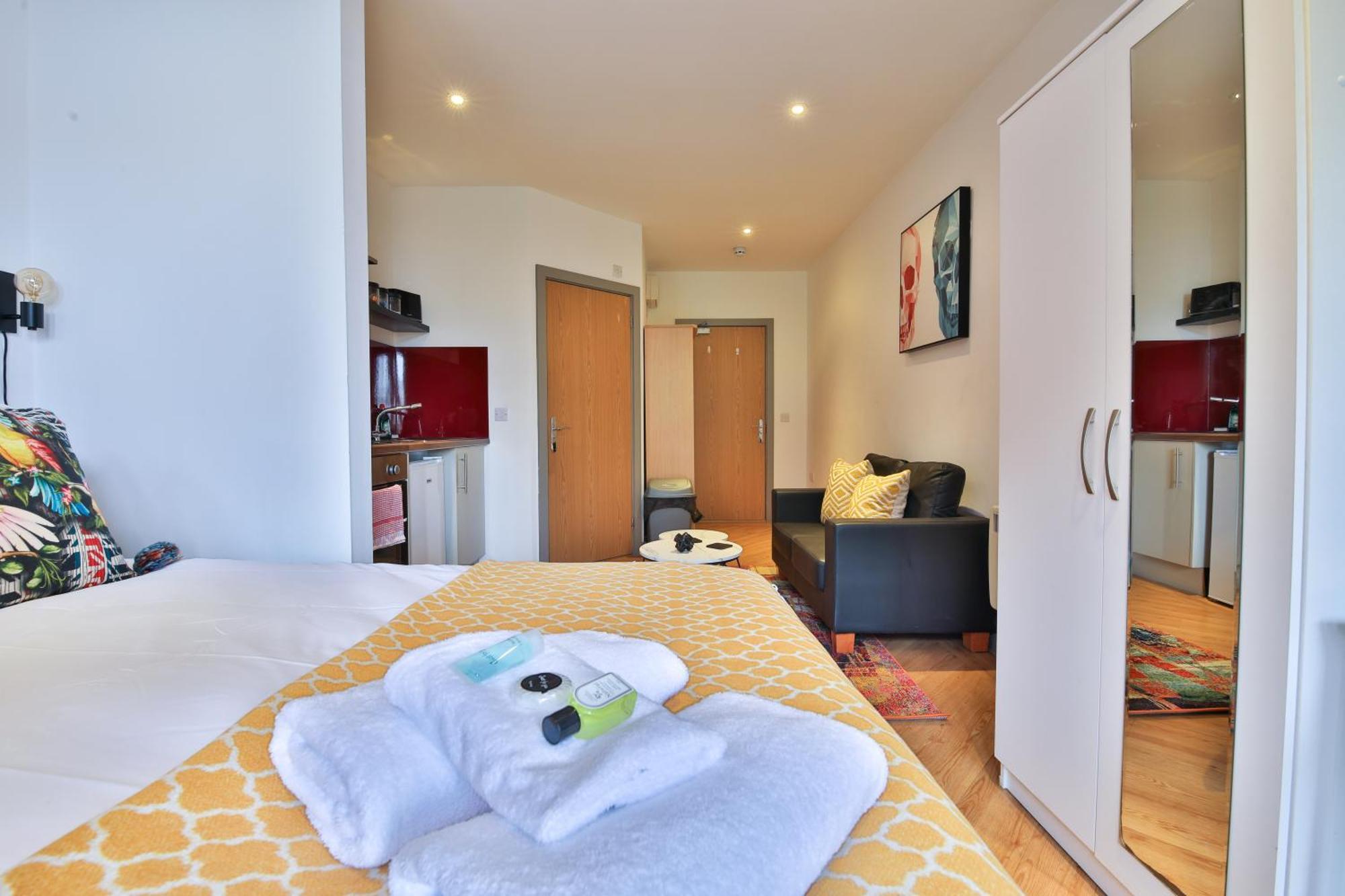 Princess Lofts City Centre Studios With Nespresso Coffee Machines & New Fast Wifi By Stayright Суонси Экстерьер фото